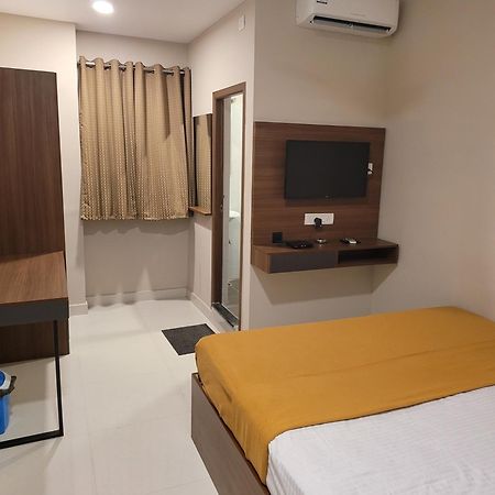 M Square Hotel Vellore Ruang foto