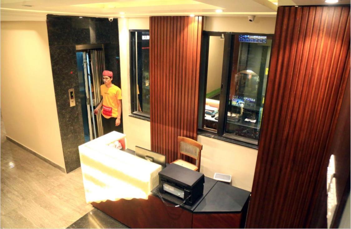M Square Hotel Vellore Bagian luar foto