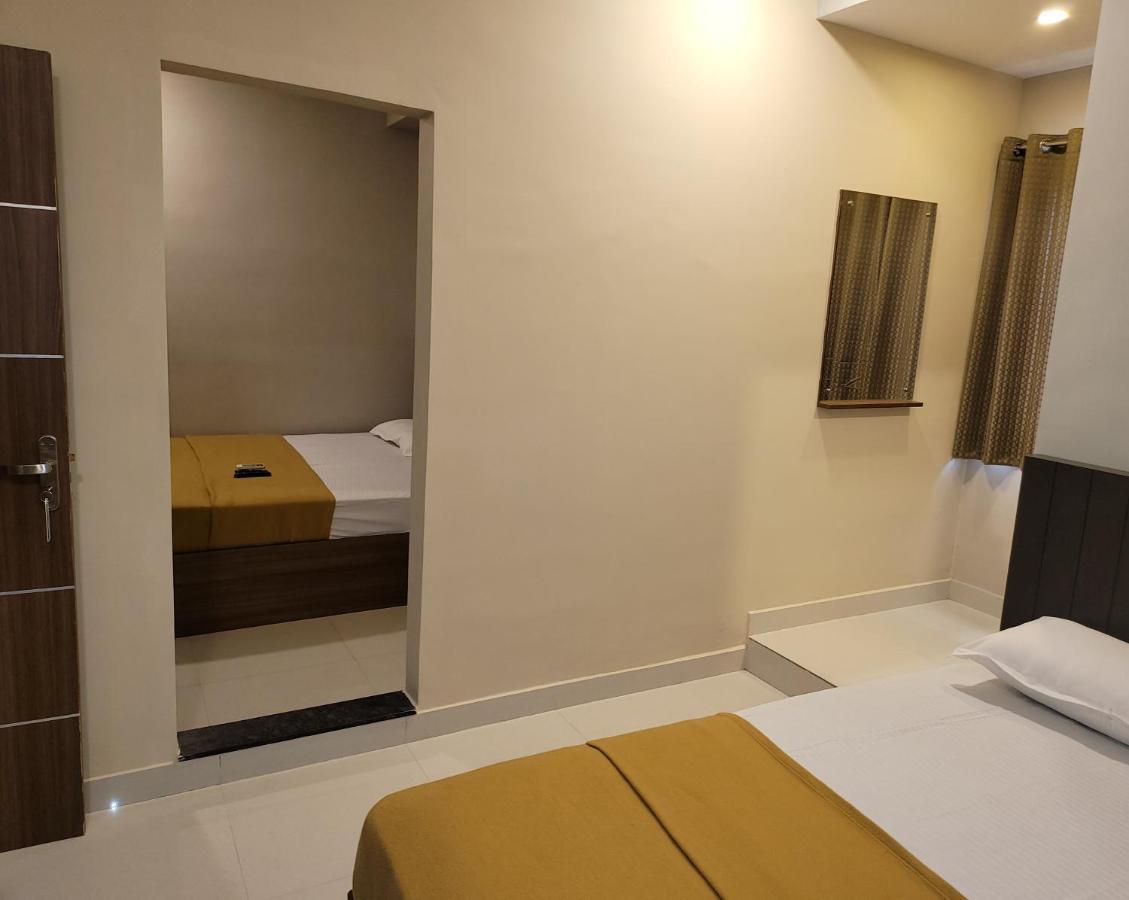 M Square Hotel Vellore Bagian luar foto