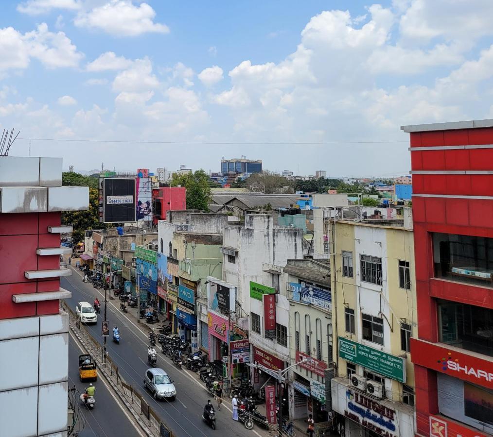 M Square Hotel Vellore Bagian luar foto