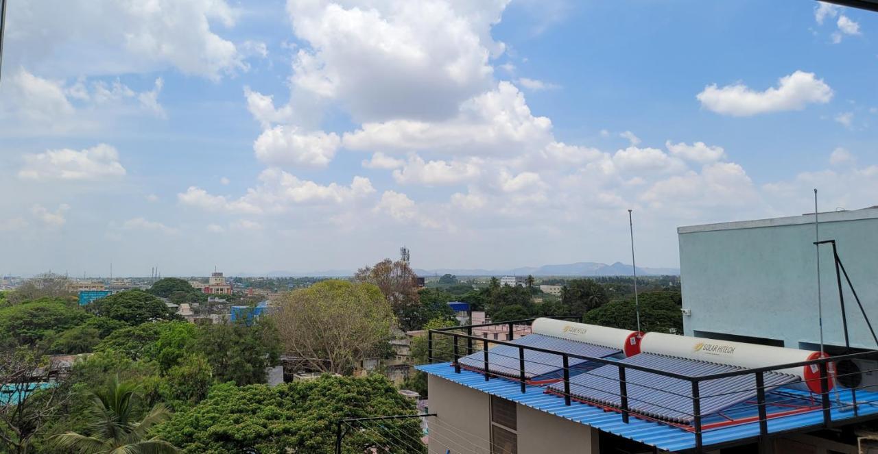 M Square Hotel Vellore Bagian luar foto